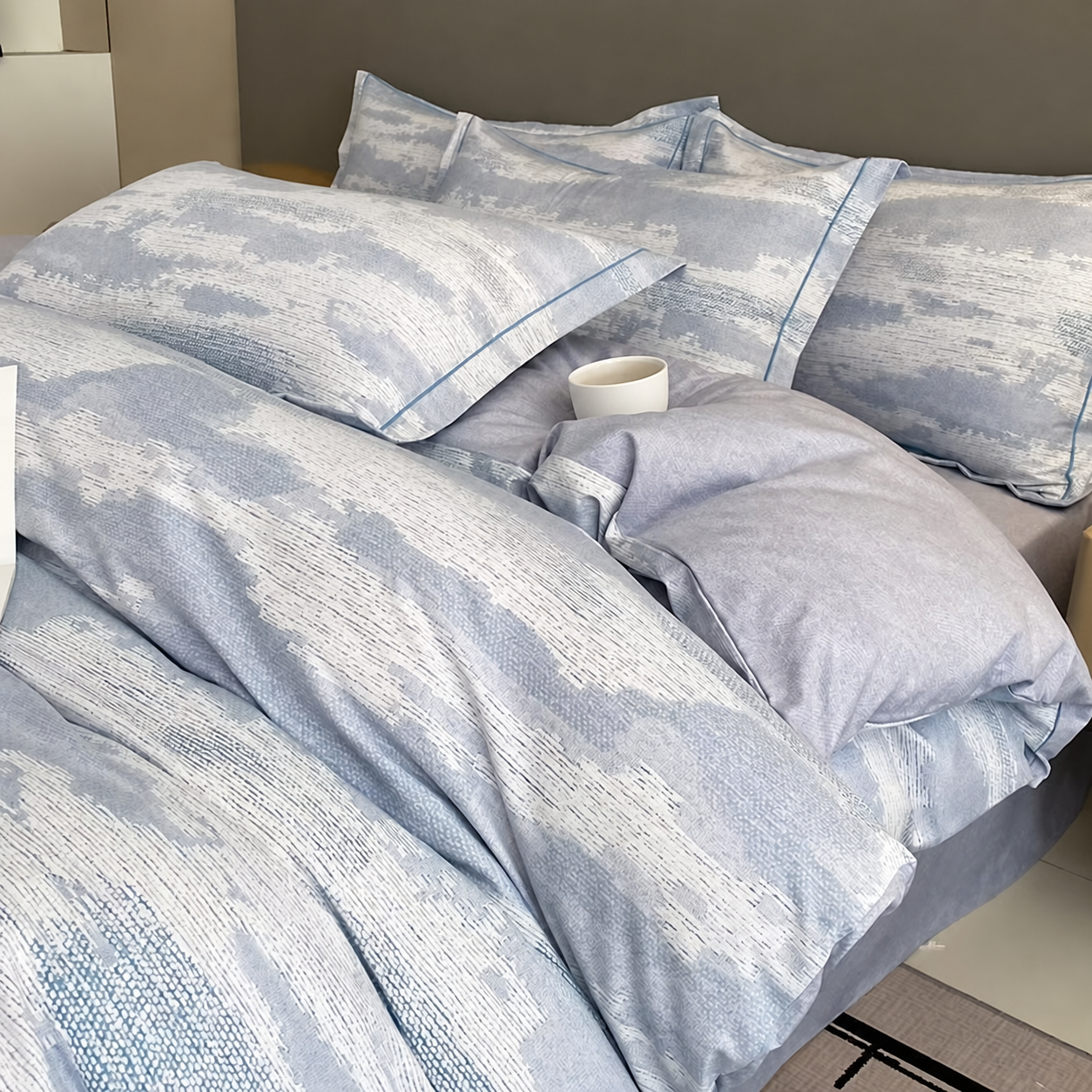 Blue patterned four-piece bedding set